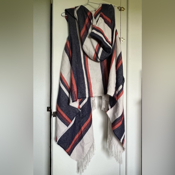 Garage Patterned Flowy Vest - Picture 2 of 4